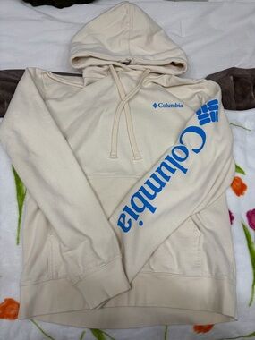 Columbia Cream Pullover Hoodie with Blue Tag Accent